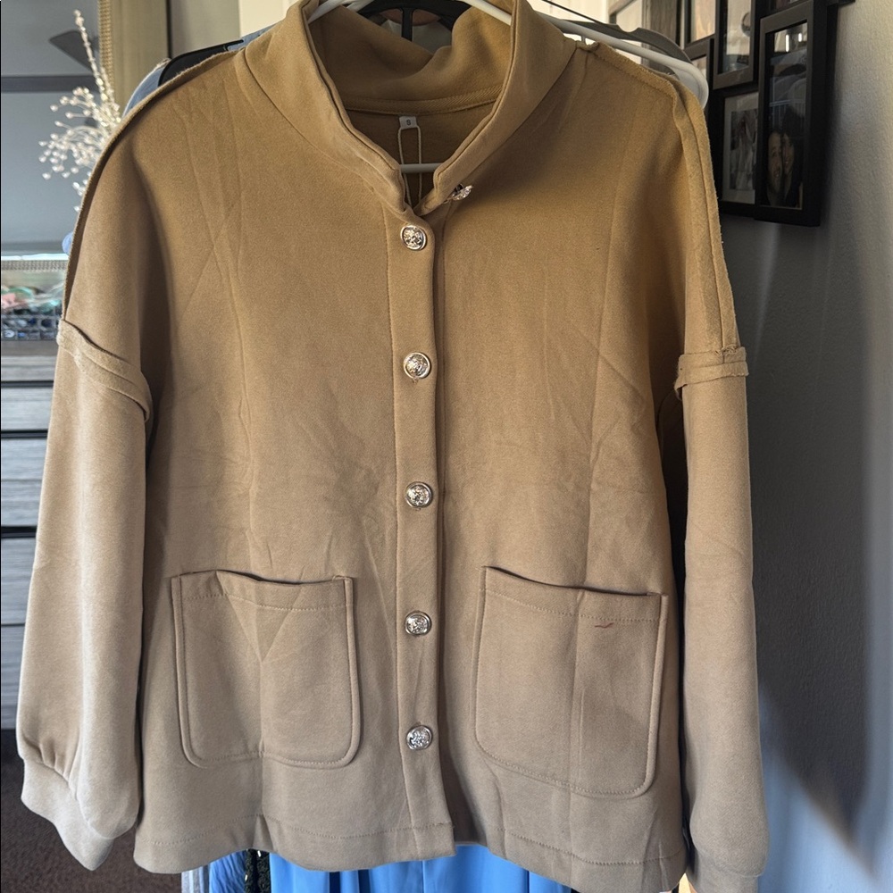 Oversized Cotton blend Jacket with gold buttons. Beige. NWT. - Picture 5 of 7